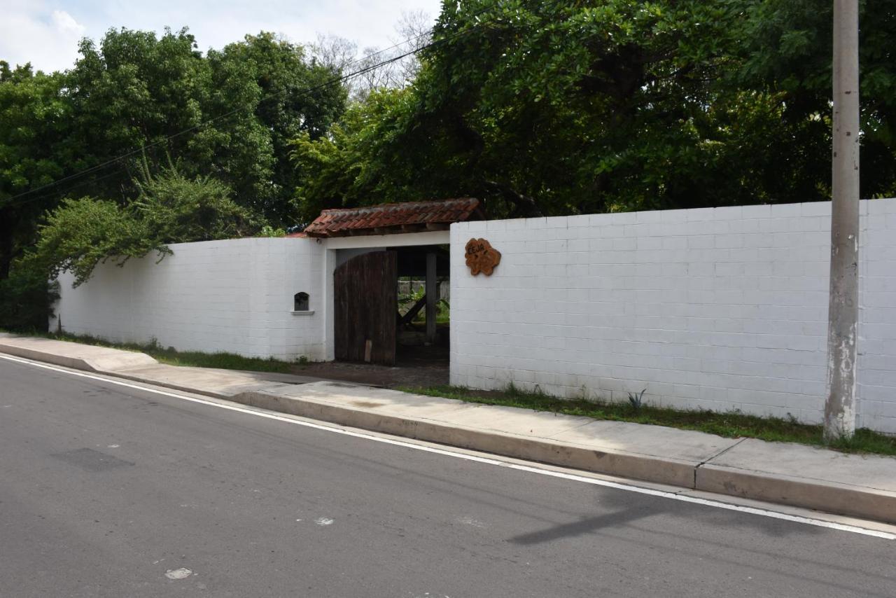 La Ceja Beach House El Tamarindo Exterior photo
